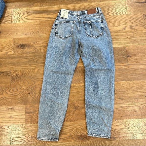 River Island Carrie: Acid Washed Mom Jeans - Size 2 - Picture 2 of 6